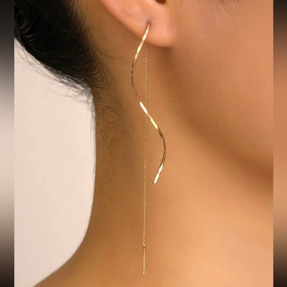 Jewelry - Gold Minimalist Wavy Drop Earrings NEW 🏷️